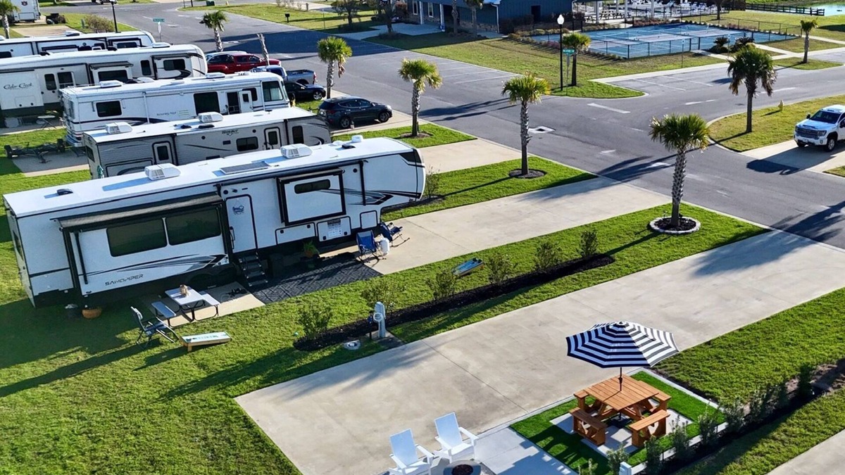 Foley RV Rental | Premium RV Site ⛱️ Resort Amenities 👙Heated Pool🎢 Near OWA & Beaches 🐚🏝️🌊!