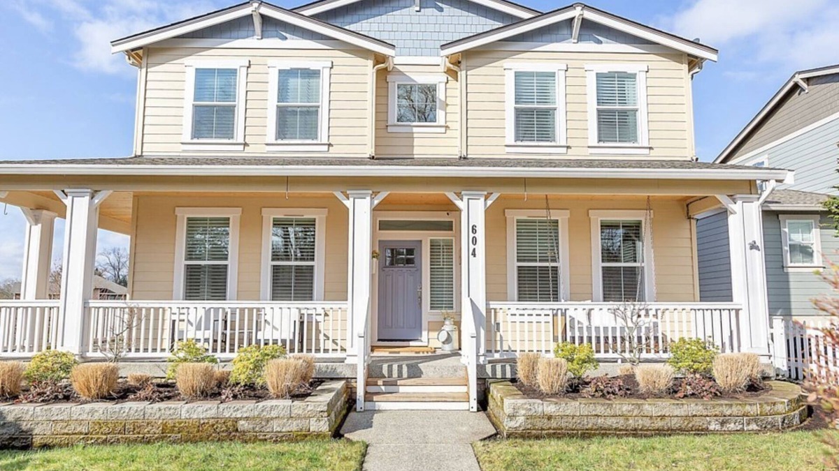 Northwest Snohomish House | Premium Snohomish mansion with views of skydivers