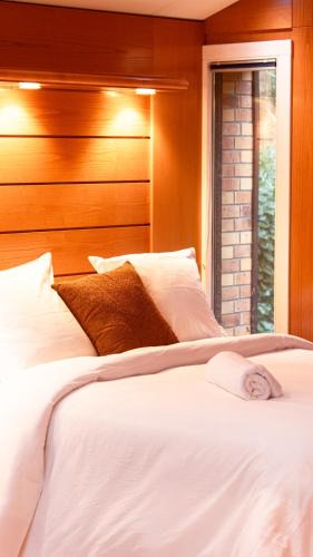 Gif-sur-Yvette Apartment | Premium Spa Chalet - Sauna & Jacuzzi - 20min Paris