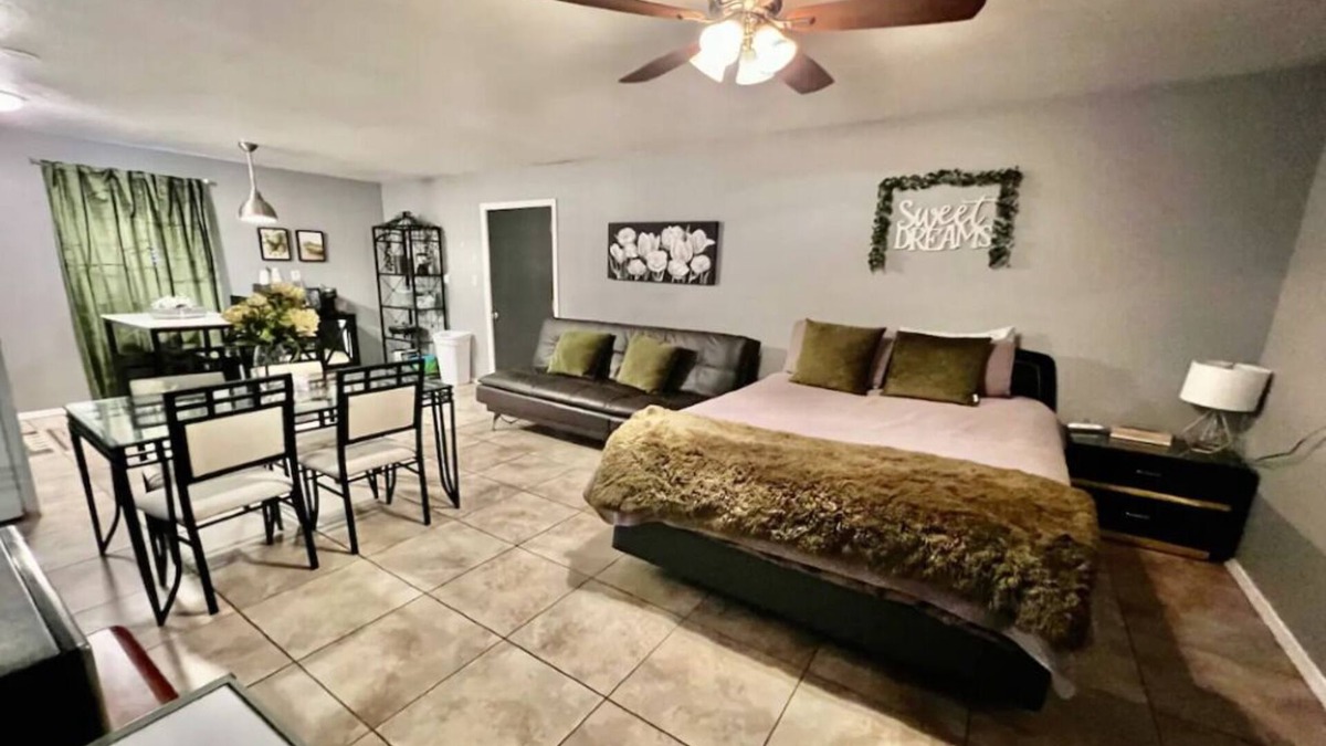 Roswell House | Premium Studio A w/private yard