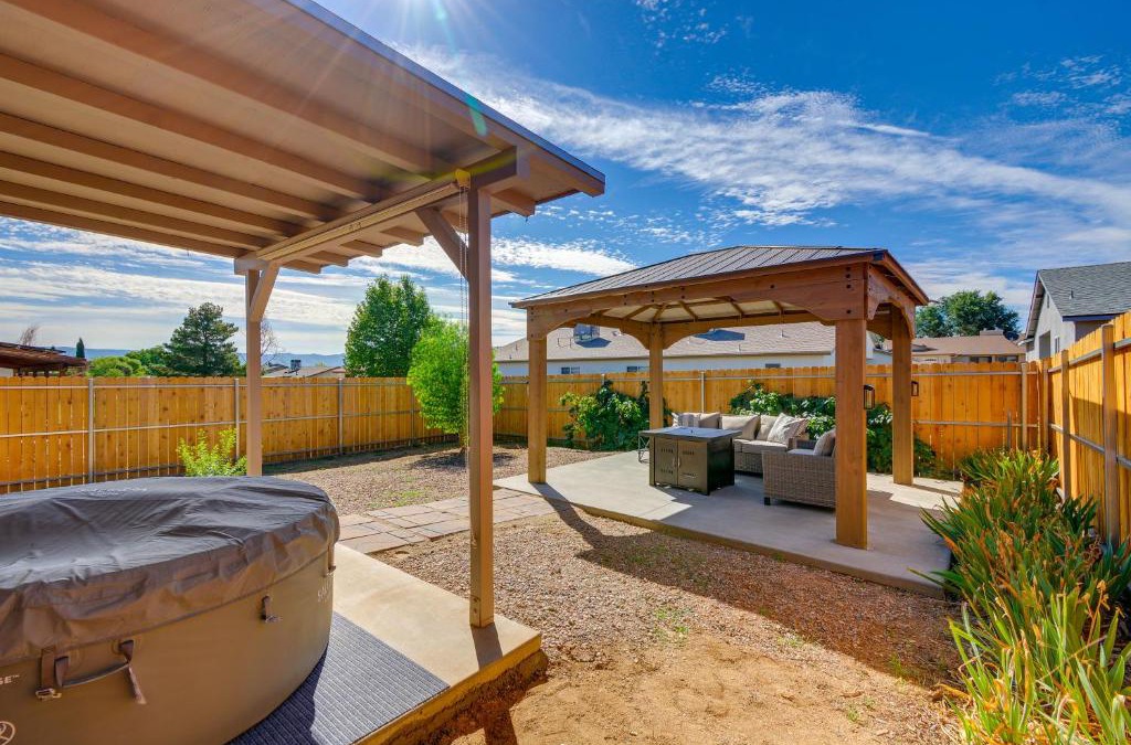 Prescott Valley Units House | Prescott Valley Retreat with Hot Tub and Kayaks