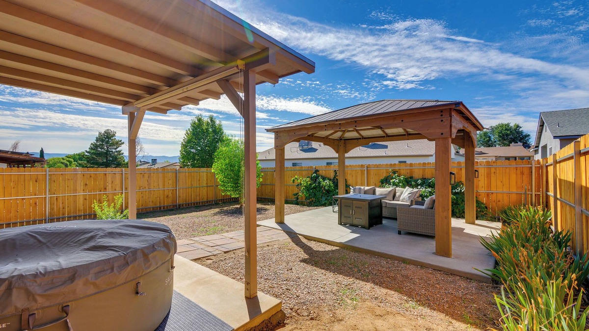Prescott Valley Units House | Prescott Valley Retreat w/Hot Tub & Kayaks