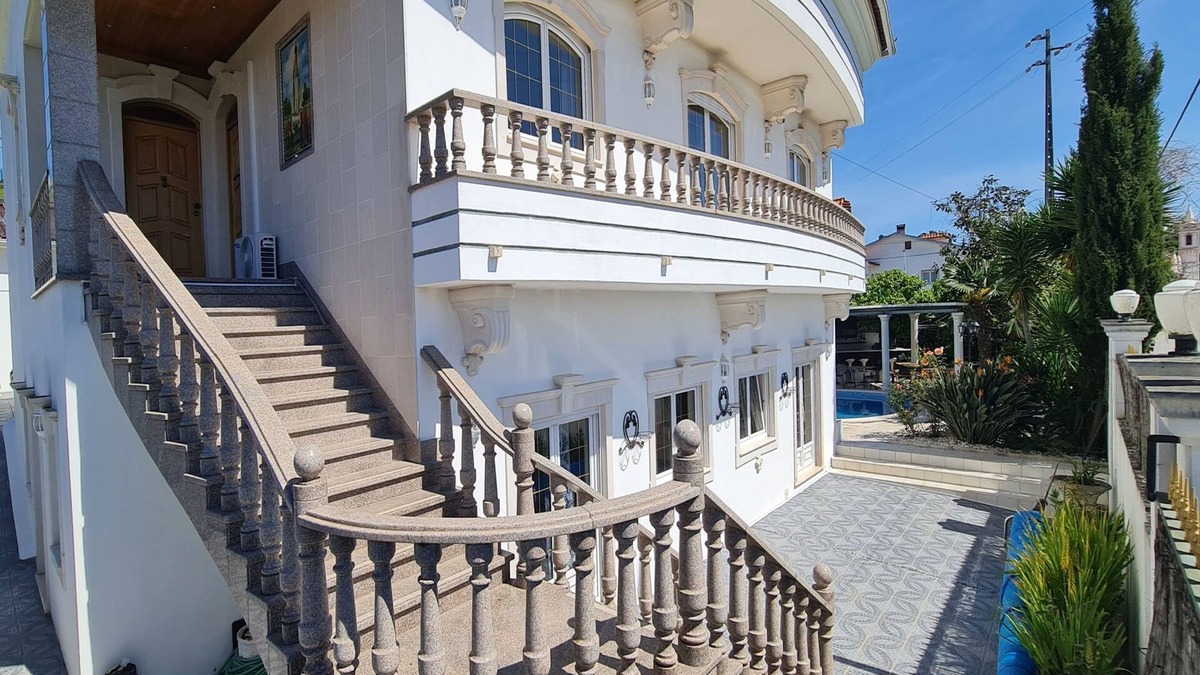 Arnal House | President Residence in Villa☆ (10-13 Guests) by Silver Village Residence