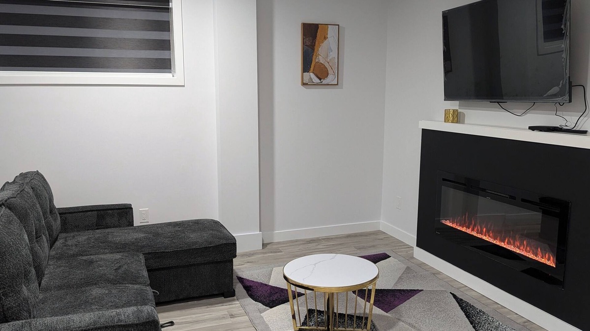 Southwest Edmonton House | President's Choice: Basement Guest Suite