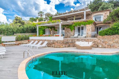 Pantogia Villa | Prestigiosa Villa di Lusso con Vista Mozzafiato