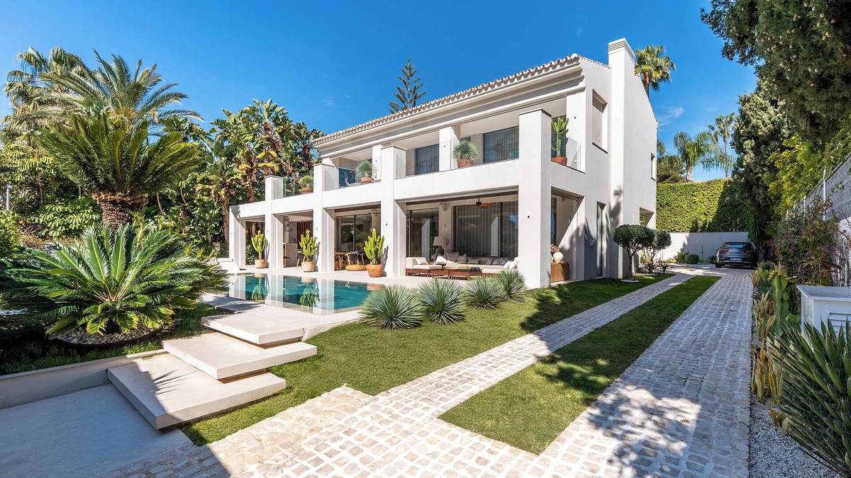 Marbella Villa | Prestigious 6 Bedrooms Villas with Sea Views