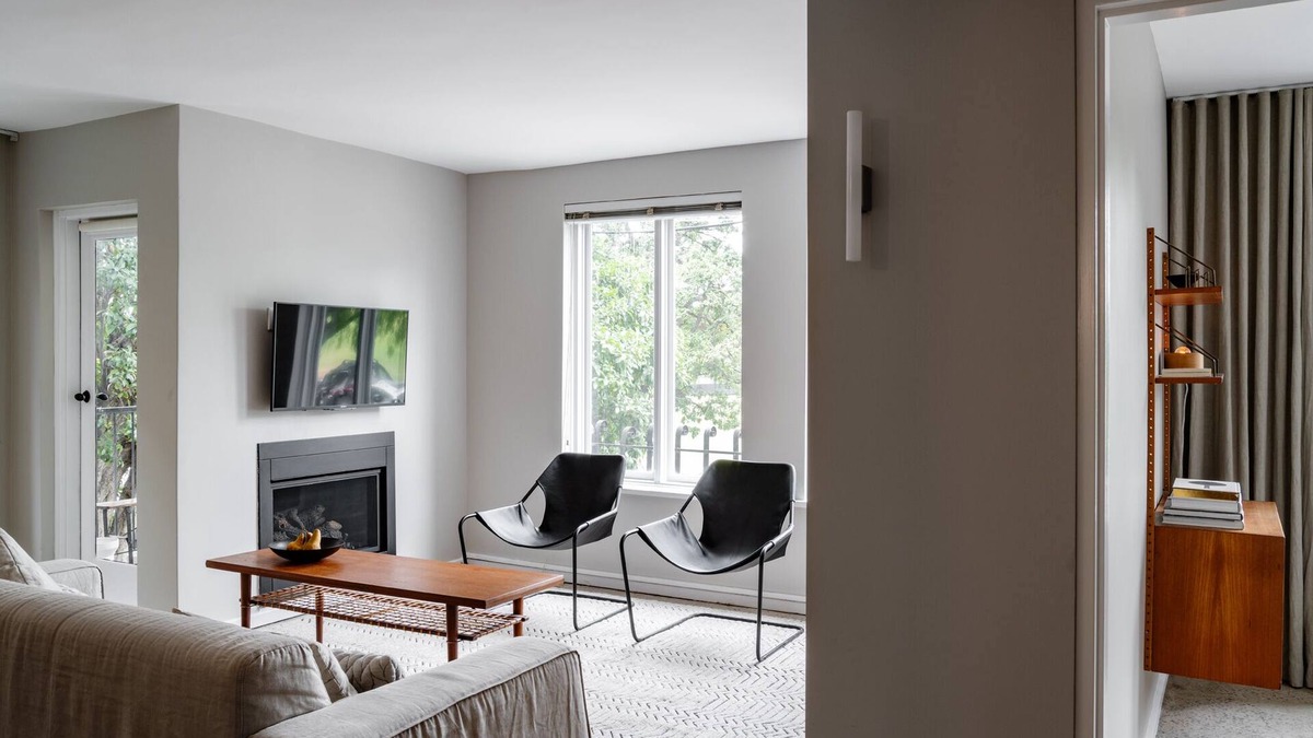 Prahran Apartment | Prestigious in Prahran by Ready Set Stay- linen, WIFI, across the road from park