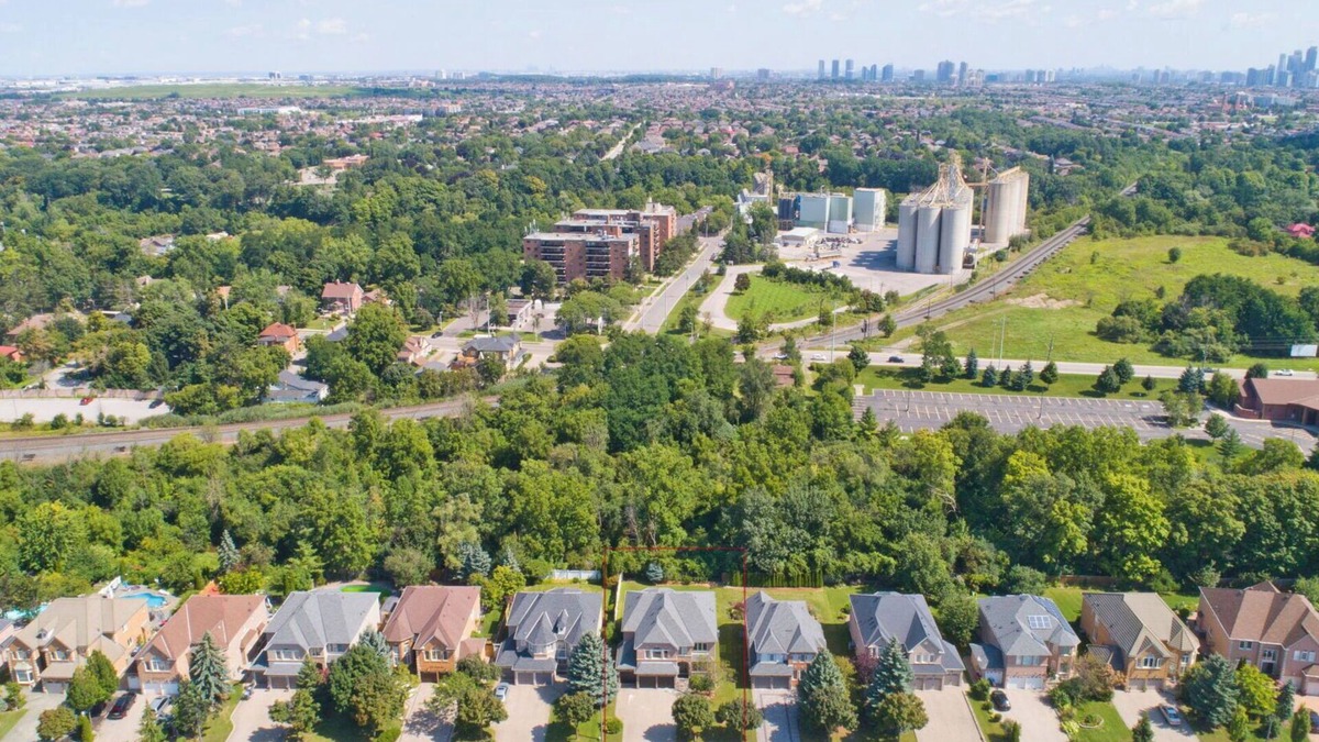 Streetsville House | Prestigious Multi-Level Executive Home
