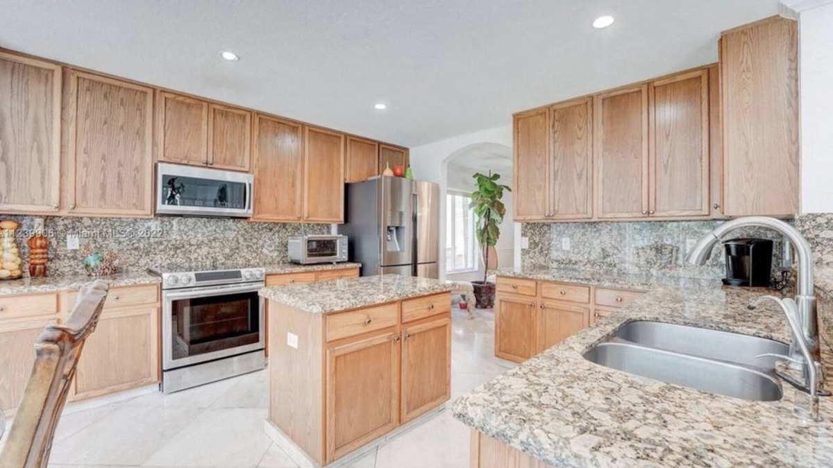 Miramar House | Prestigious State Home In Beautiful Miramar, near the Hard Rock Hotel & Casino!