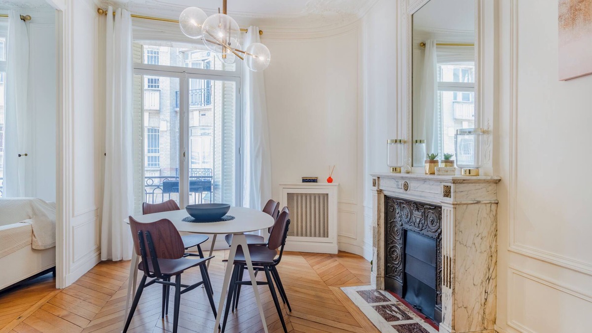 Champs-Elysees Apartment | Prestigious Triangle d'Or 2BR Champs-Élysée - Montaigne