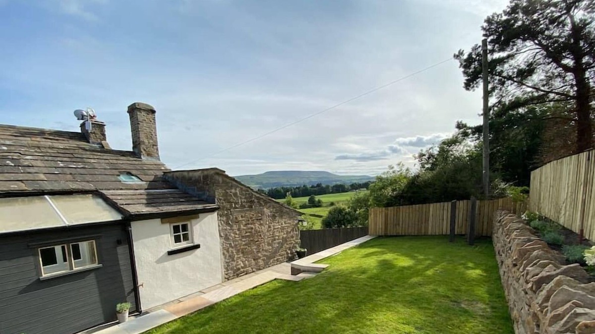 Preston-under-Scar House | Preston Mill Loft, with outstanding views.
