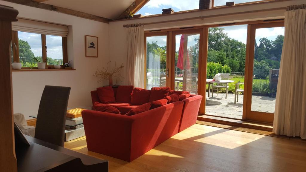 Haslemere House | Prestwick Oak - Open Plan 2 Double Ensuite Rural Oak Framed House Sleeps 4 plus AONB