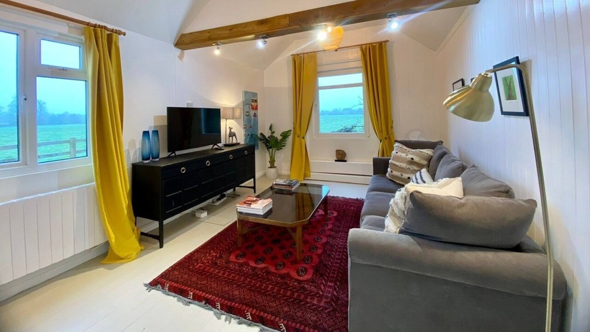 Swindon Cottage | Pretty 1 Bedroom Cottage Near Cirencester