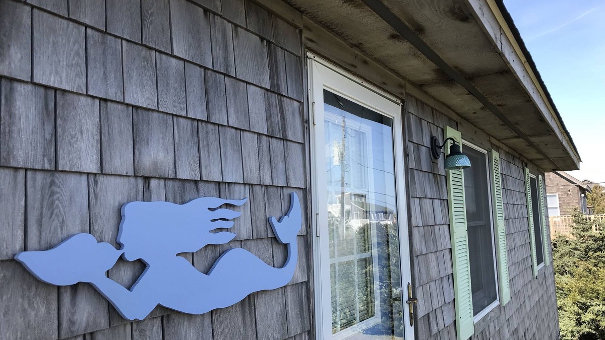 Palisade Acres Cottage | Pretty 3BR 2BA Oceanside Cottage w/Hot Tub, Short Walk to Beach, Linens Included