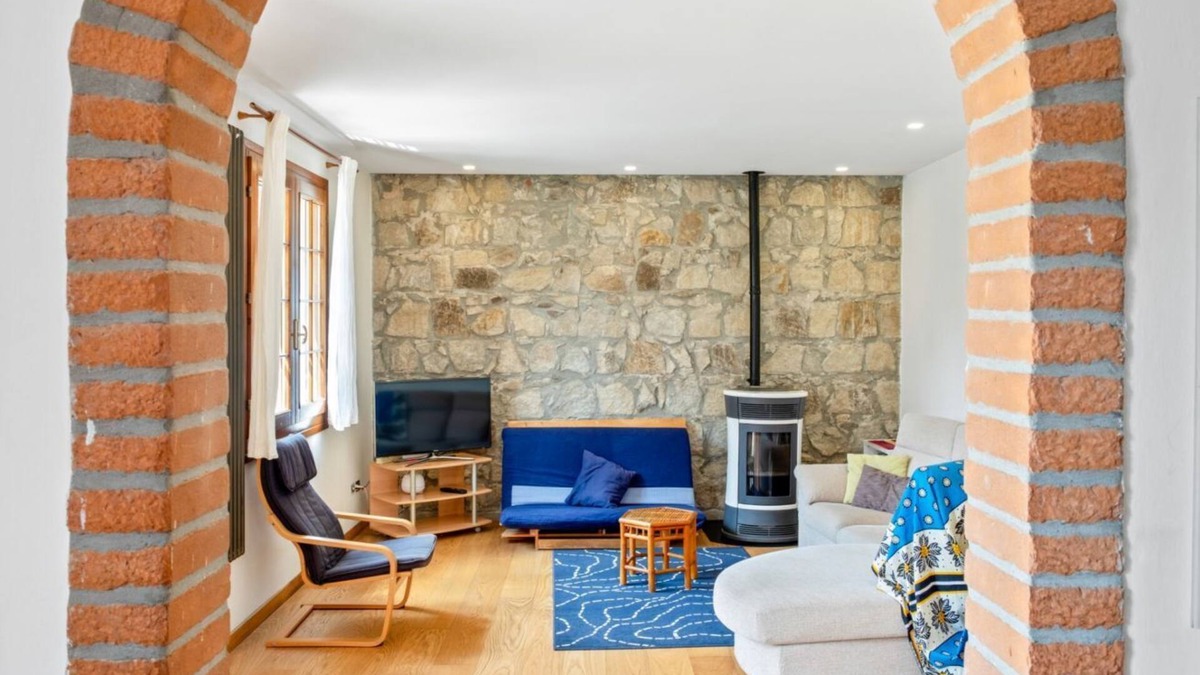 Abano Terme Apartment | Pretty and cozy private house is located in the central area in Abano Terme, a few steps from the Cathedral of San Lorenzo, Piazza Mercato and the Urban Thermal Park, in a quiet and relaxing neighbourhood, spacious and perfect for 6 people. The accommoda