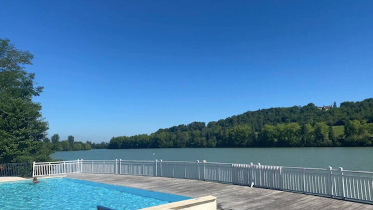 Marciac House | Pretty cottage on the shores of Lake Marciac