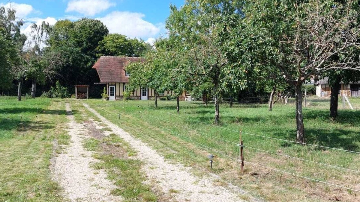 Landepereuse House | Pretty Norman house with orchard