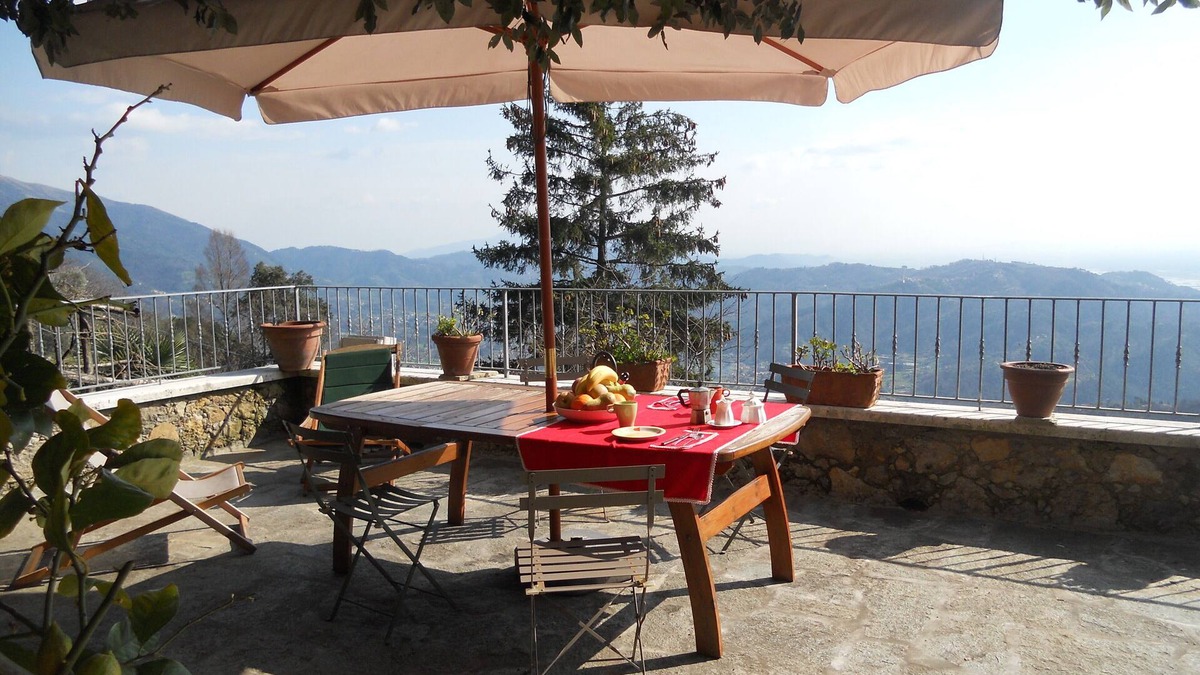 Camaiore House | PRETTY RUSTIC WITH A BEAUTIFUL SEA VIEW