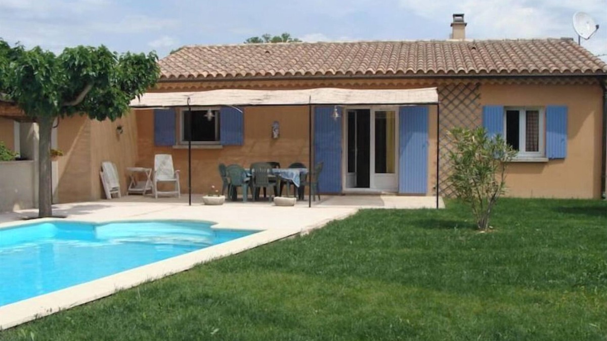 Valreas House | Pretty villa with private pool