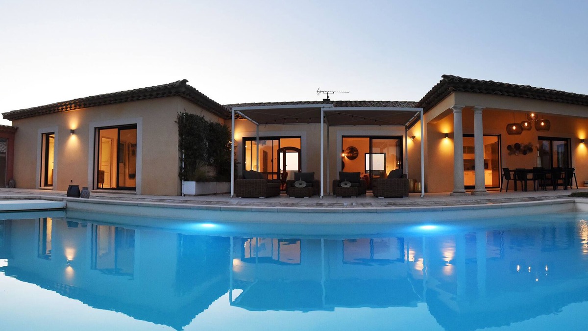 Domazan Villa | Pretty Villa with swimming pool and total air conditioning- Avignon -Nîmes-Uzes