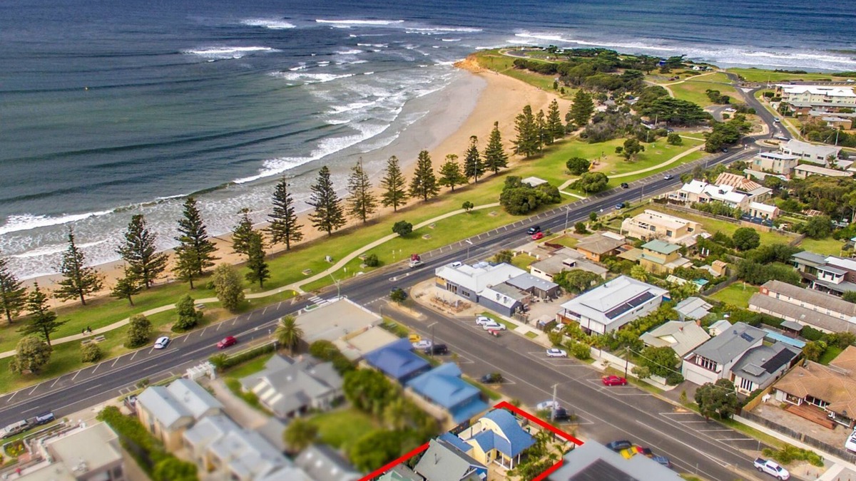 Torquay House | Price on the Beach 2c - Beautiful spacious pet friendly home next to the ocean