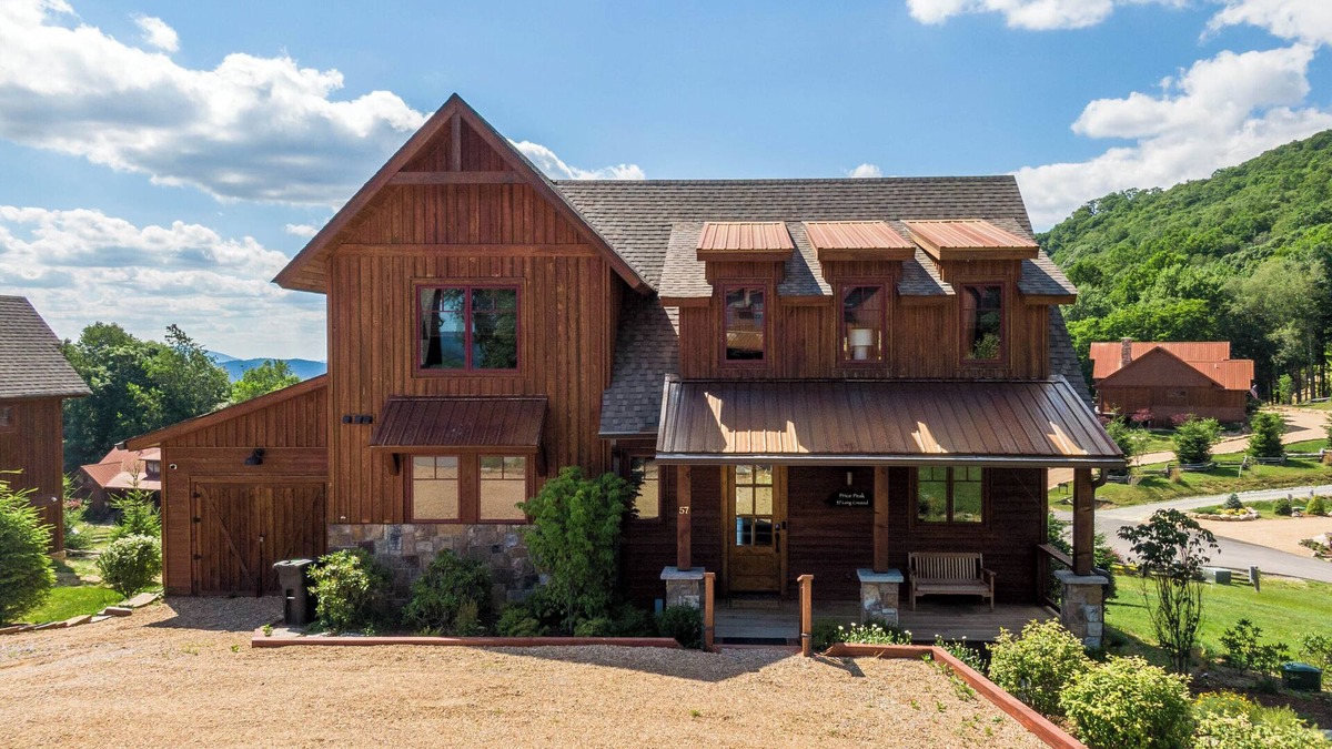 Banner Elk House | Price Peak - Eagles Nest Village, great views, hot tub, and pet friendly