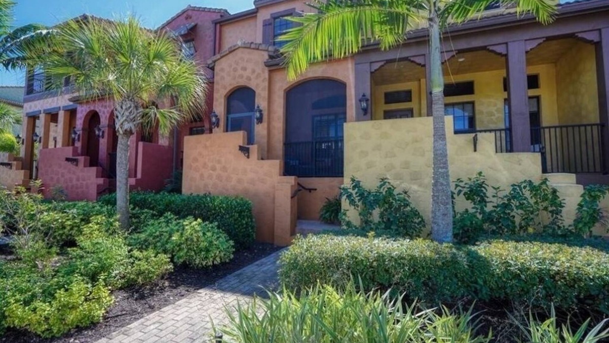 Biggar Condo | PRICE REDUCED SEPT & OCT 25 Beautiful 3 BR 2.5 Bath Paseo Townhome in a Quad