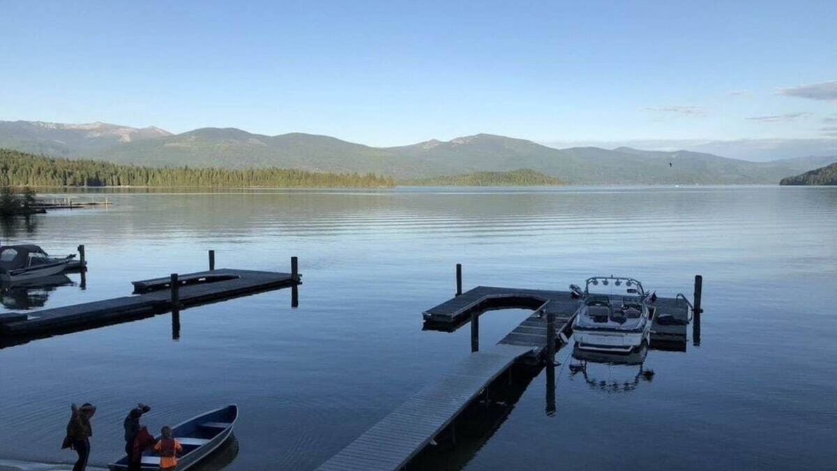 Bonner County House | Priest Lake BEACHFRONT with 2-slip dock