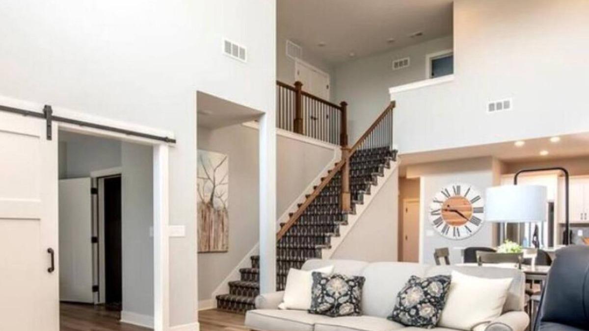 Smithville House | Primary bedroom, living room, and kitchen on main floor - no steps!