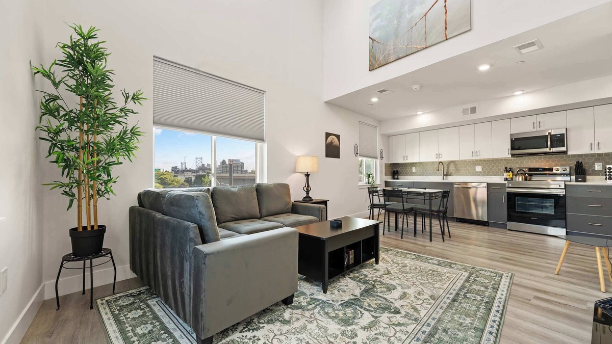 Center City Apartment | Prime 1 Bedroom, 2 Bath Apt w/Paid Parking