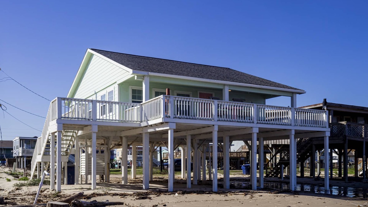 Surfside Beach House | Prime | Beachfront | Beach Access | Sleeps 8