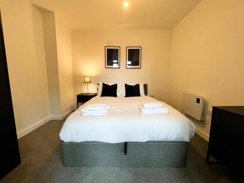Old Trafford Apartment | Prime Central-Luxury 1BR Apartment-Free Parking-Fast Wi-Fi