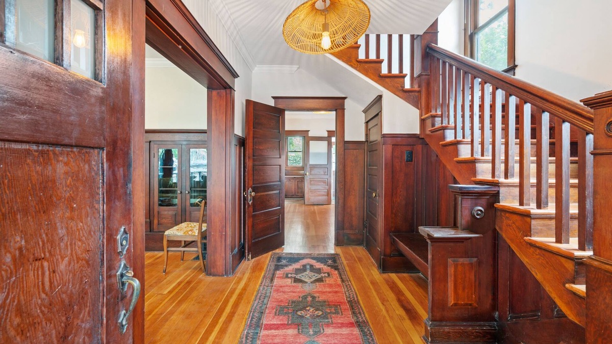 Downtown Vancouver House | Prime Downtown Location - Family Friendly