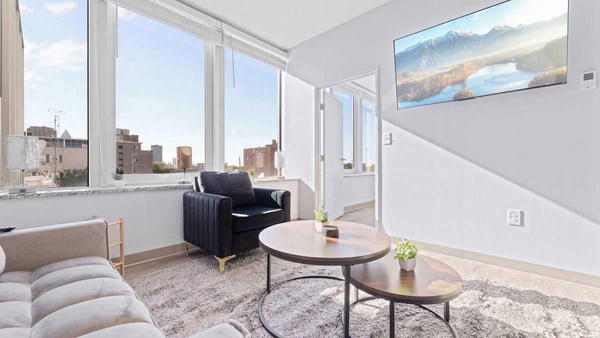 Downtown Cleveland Apartment | Prime Downtown Spot Near Arena+Food+Nightlife