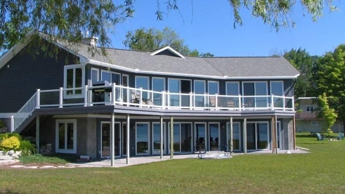 Rapid City House | Prime Elk Lake Piece of Heaven ~ Sandy Beach ~ Includes Kayaks And A Paddle Boat