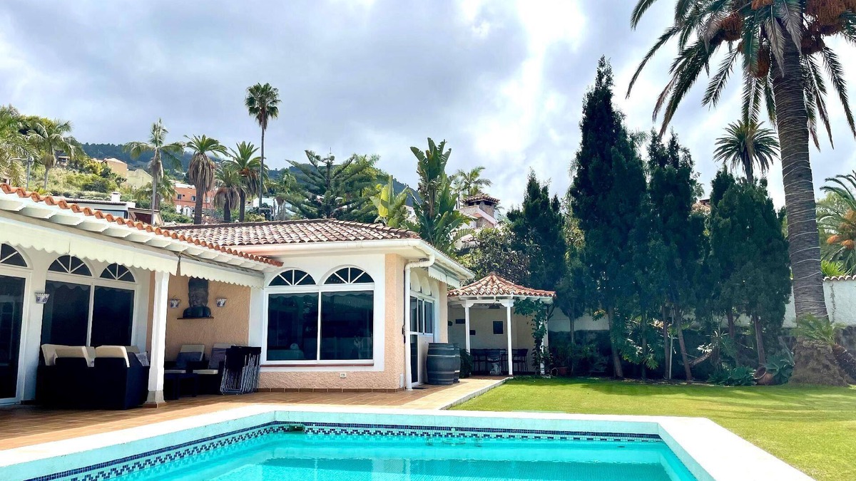 Las Cuevas House | Prime Home Casa Feier