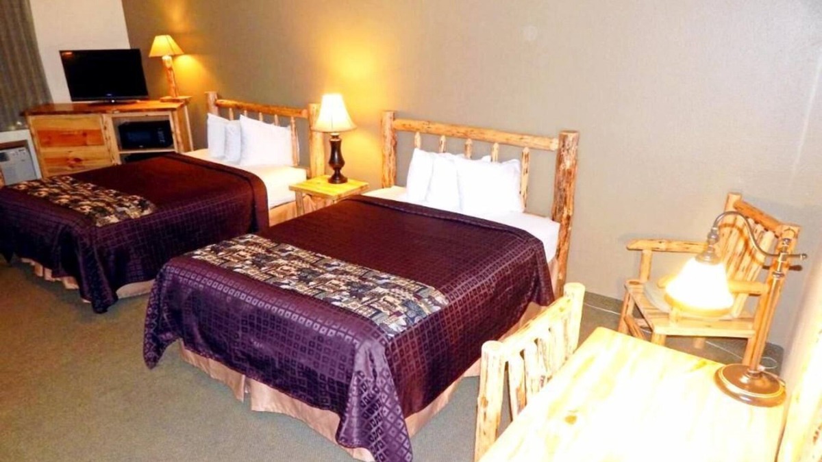 Ponderay House | Prime Idaho Location! 2 Affordable Units, Minutes to Sandpoint Elks Golf Course!