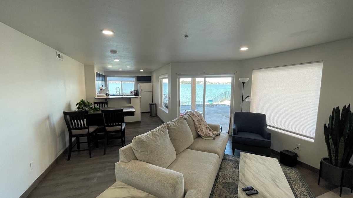 Moses Lake Condo | Prime Lakefront on Moses Laken