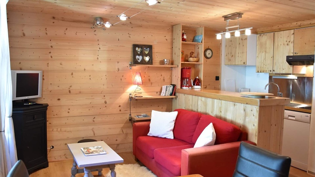 Pralognan-la-Vanoise Apartment | Prime Location in Pralognan-la-Vanoise: Cozy 2-BR Apartment Near Slopes and Shops