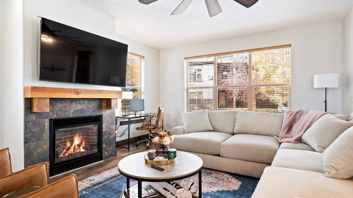 Bear Hollow Village House | Prime Location, 2 Primary Suites, 5 Minutes to Canyons, Private Hot Tub, View of Olympic Park!
