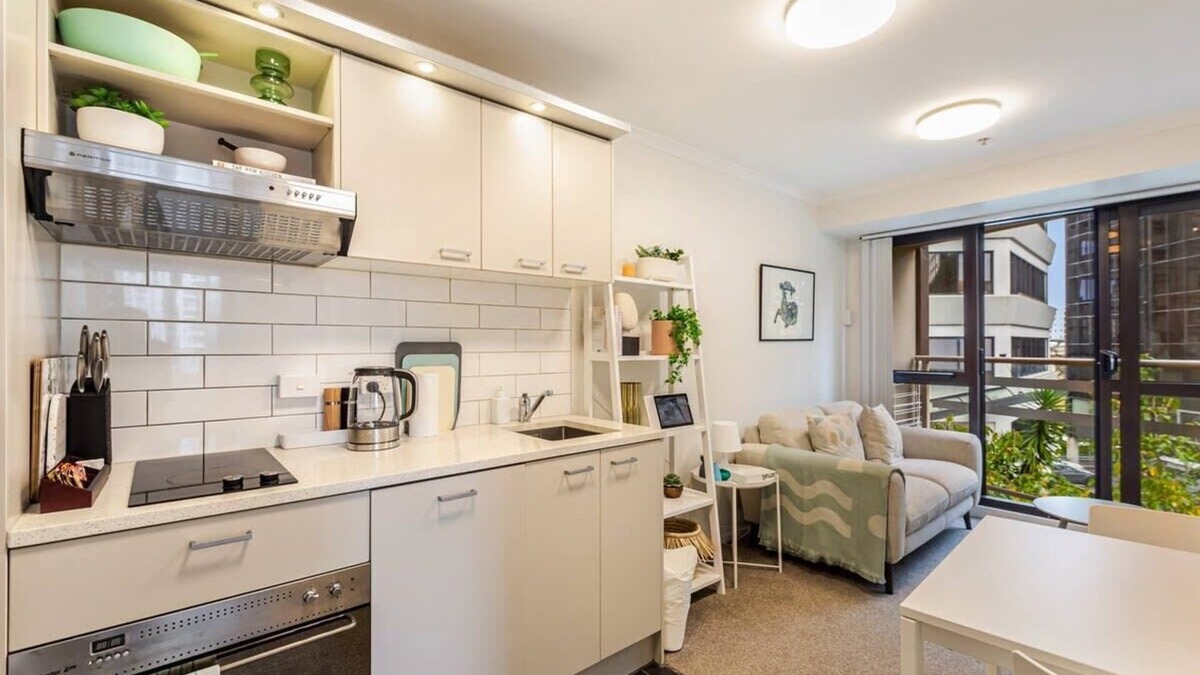 Grafton Apartment | Prime location - 2BR Urban retreat I Zodiak Stays