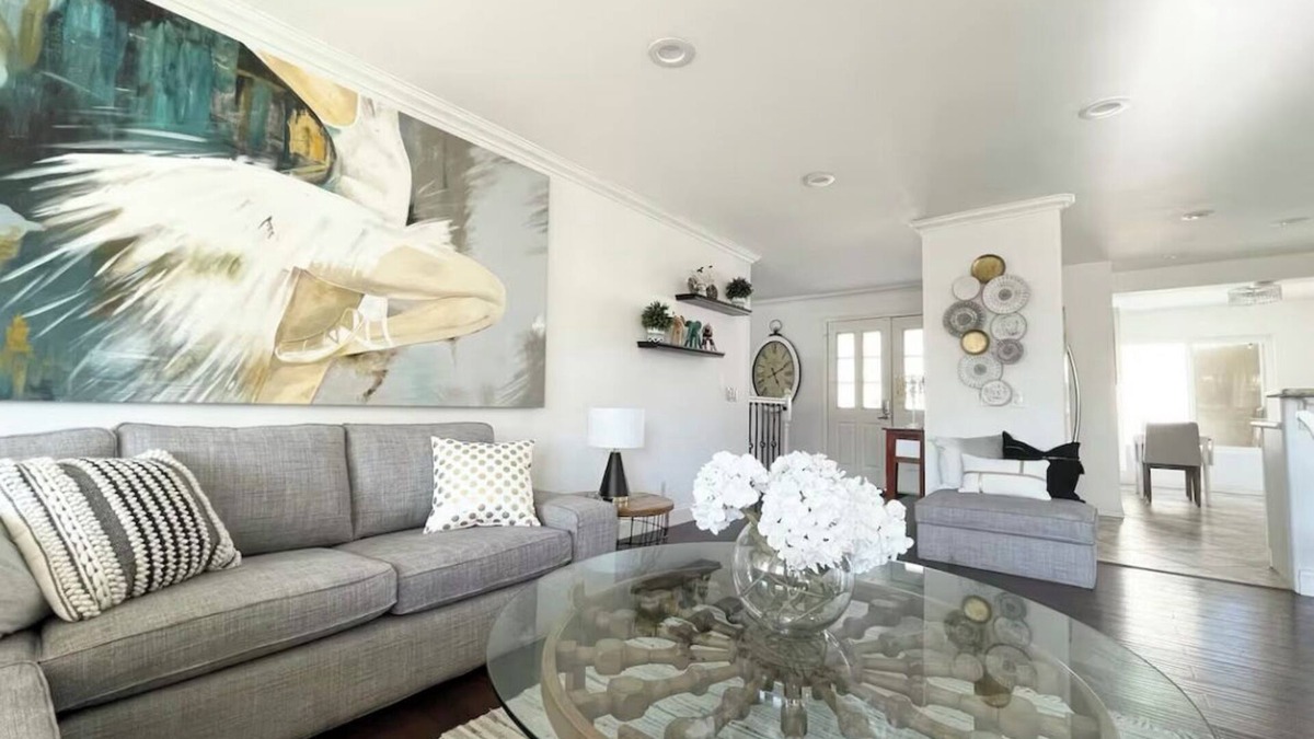 Laguna Hills Condo | Prime Location! 3BR, 10 Min to Beach, 5 Min to Irvine – Walk to Pool & Courts
