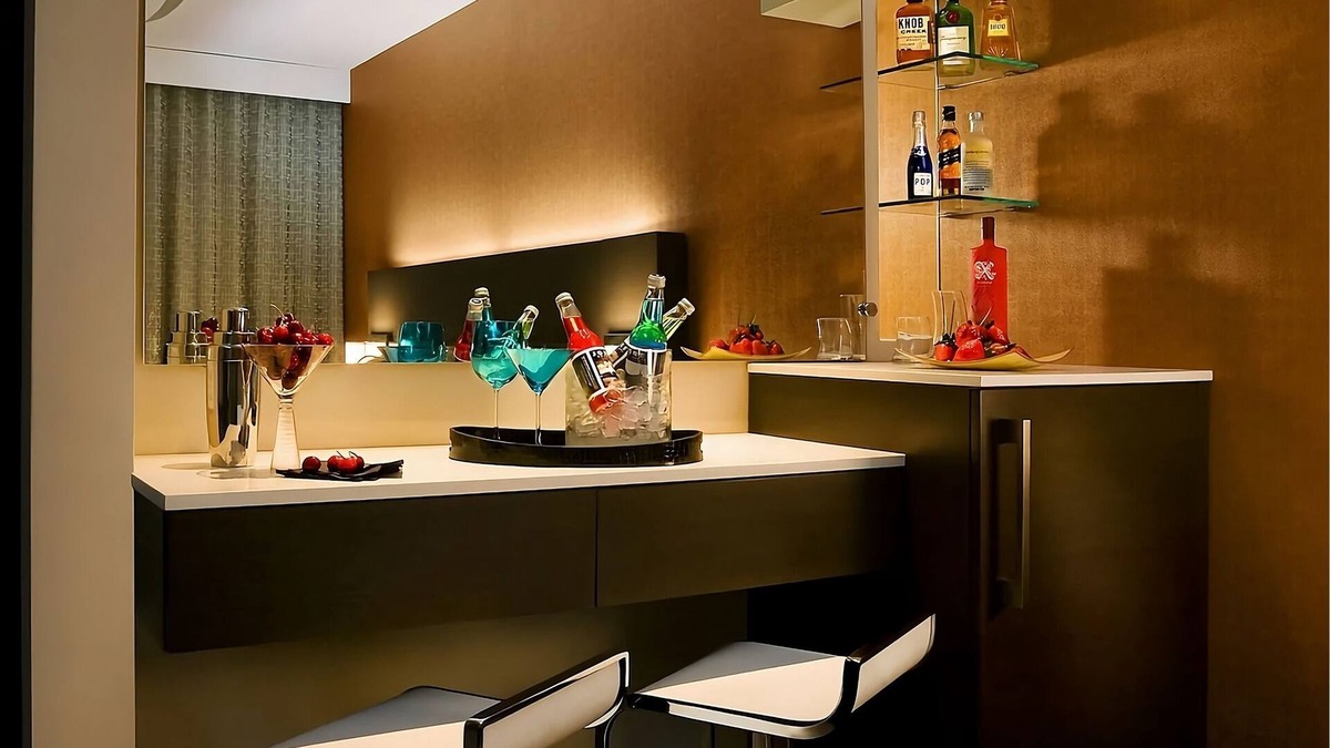 East Village Hotel | Prime Location! 4 Relaxing Units Near SeaWorld! Onsite Parking and Pool!