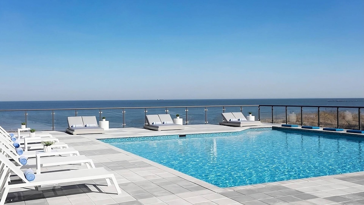 Northeast Virginia Beach Hotel | Prime Location! 4 Relaxing Units, Pool, Minutes to Virginia Beach