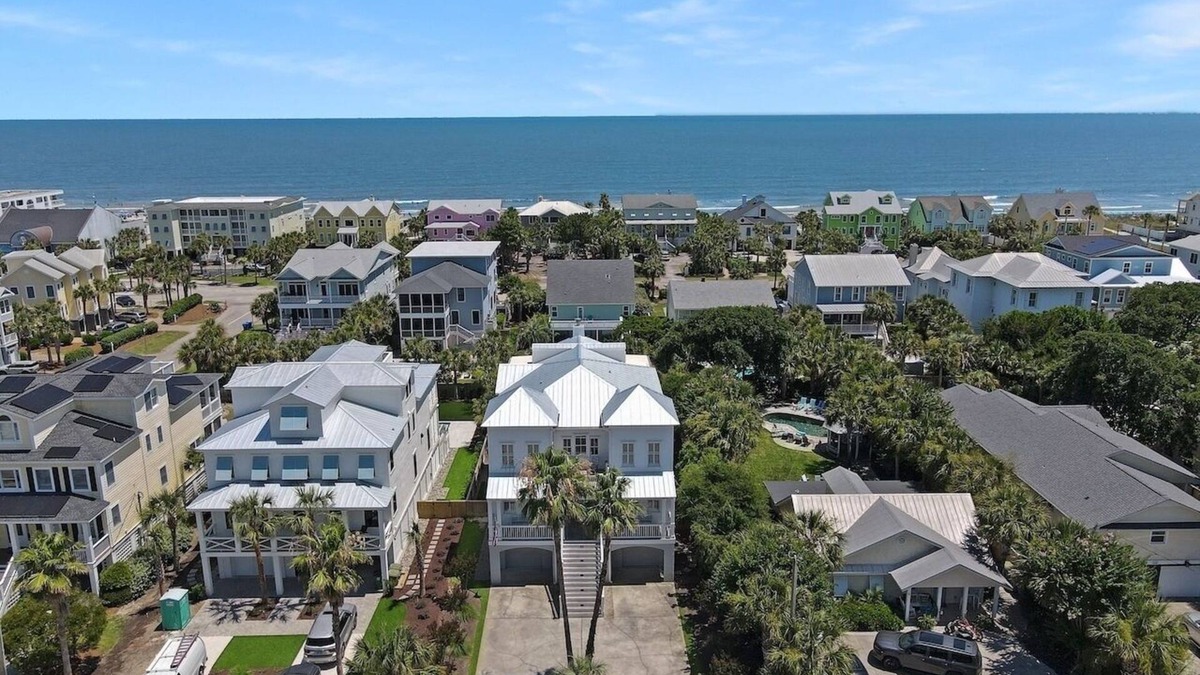 Isle of Palms House | Prime location! Downtown IOP. Private pool. Elevator. 1 block to town/beach.