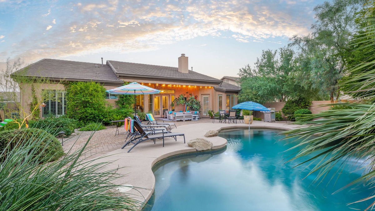 Mountaingate North House | Prime Location, Heated Pool with Baja, Fun Game Room, Fire Pit, BBQ, VR Tour