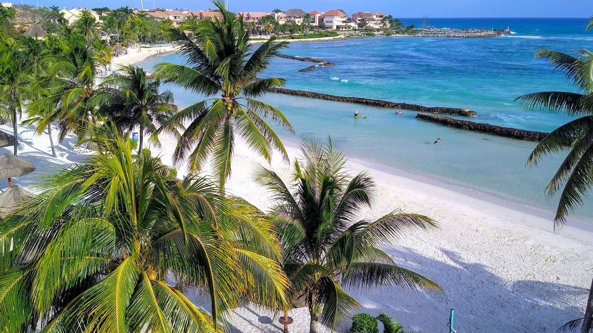 Puerto Aventuras Condo | PRIME Location, Gorgeous Sweeping Views, PH right on the Beach, Villas del Mar 1