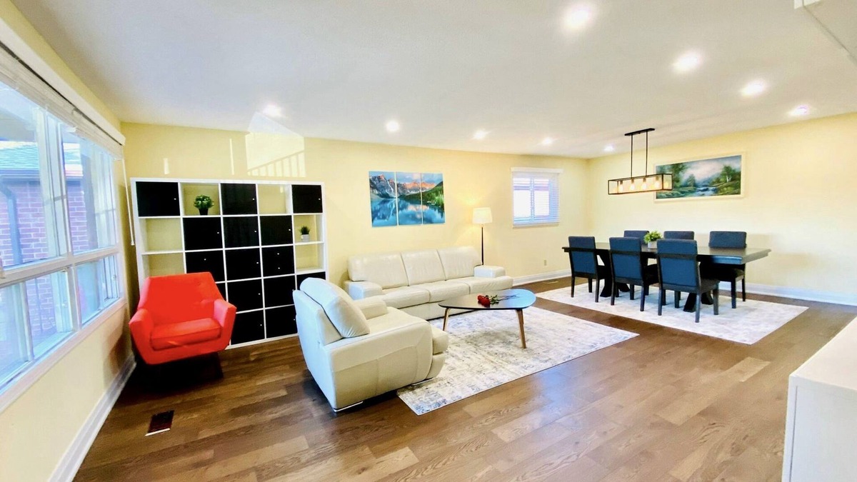 Lakeview House | Prime Location Oasis: Your Gateway to Between Toronto to Niagara Falls