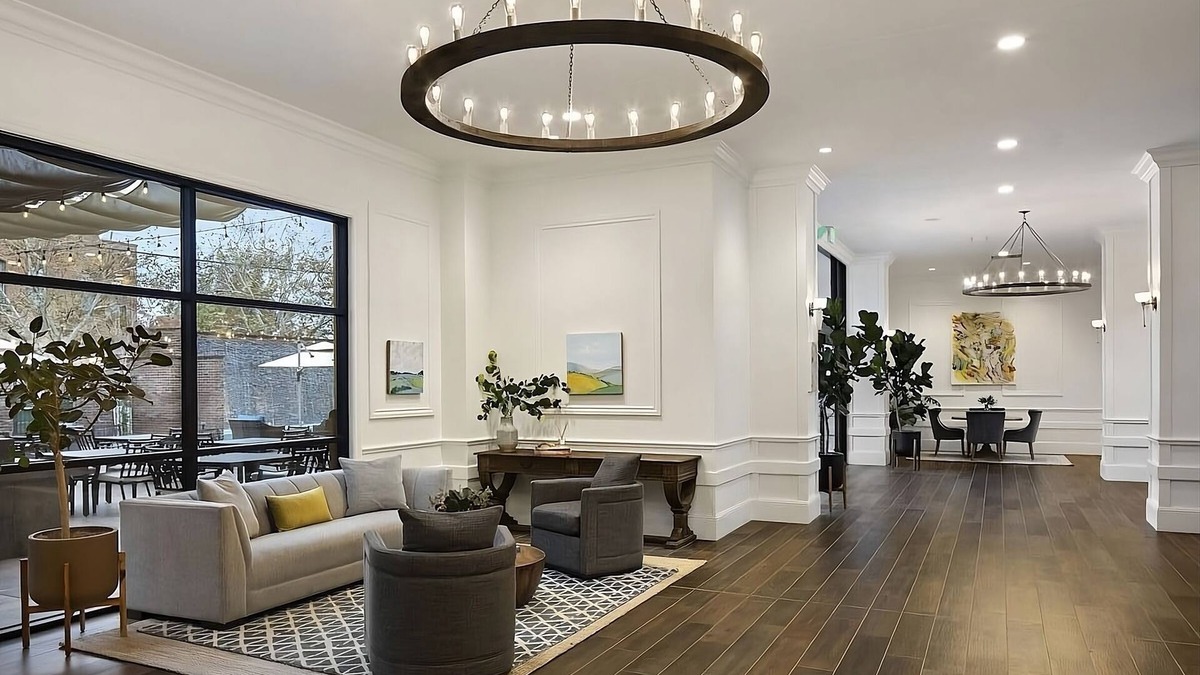 Winters Hotel | Prime Location on the National Park! Loungers, Onsite Art Gallery, Gym, Spa