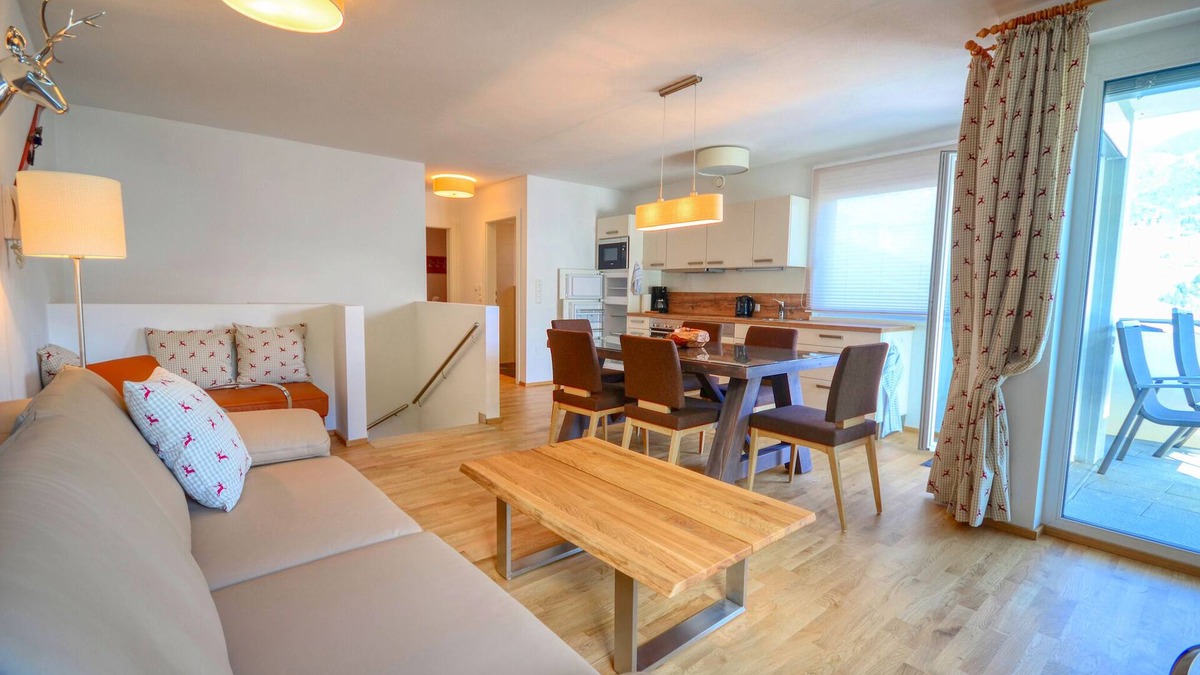 Zell am See Apartment | Prime location, overlooking the town of Zell am See